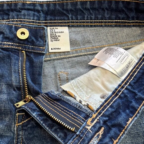 H&M &Denim Collection Denim Booty Shorts Midrise Distressed Size 6 NWOT - Picture 4 of 6